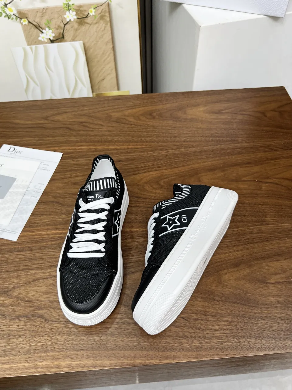 👟👟Ex-factory price 480👟👟 These Dior Star thick-soled sneakers are from the Dior Vibe limited series and have a unique and timeless design. Crafted from white mesh, it features a black CD logo and star pattern on the sides and a Christian Dior Paris signature on the tongue. Paired with a classic thick sole, it is light and comfortable, suitable for all seasons, and can be matched with various casual looks to add the finishing touch. 🎉The official website of Dijia’s new colors has been updated simultaneously. Number of yards: 35-41 (42 can be customized without return or exchange). Welcome to place an order in the picture above [Rose][Rose][Rose]